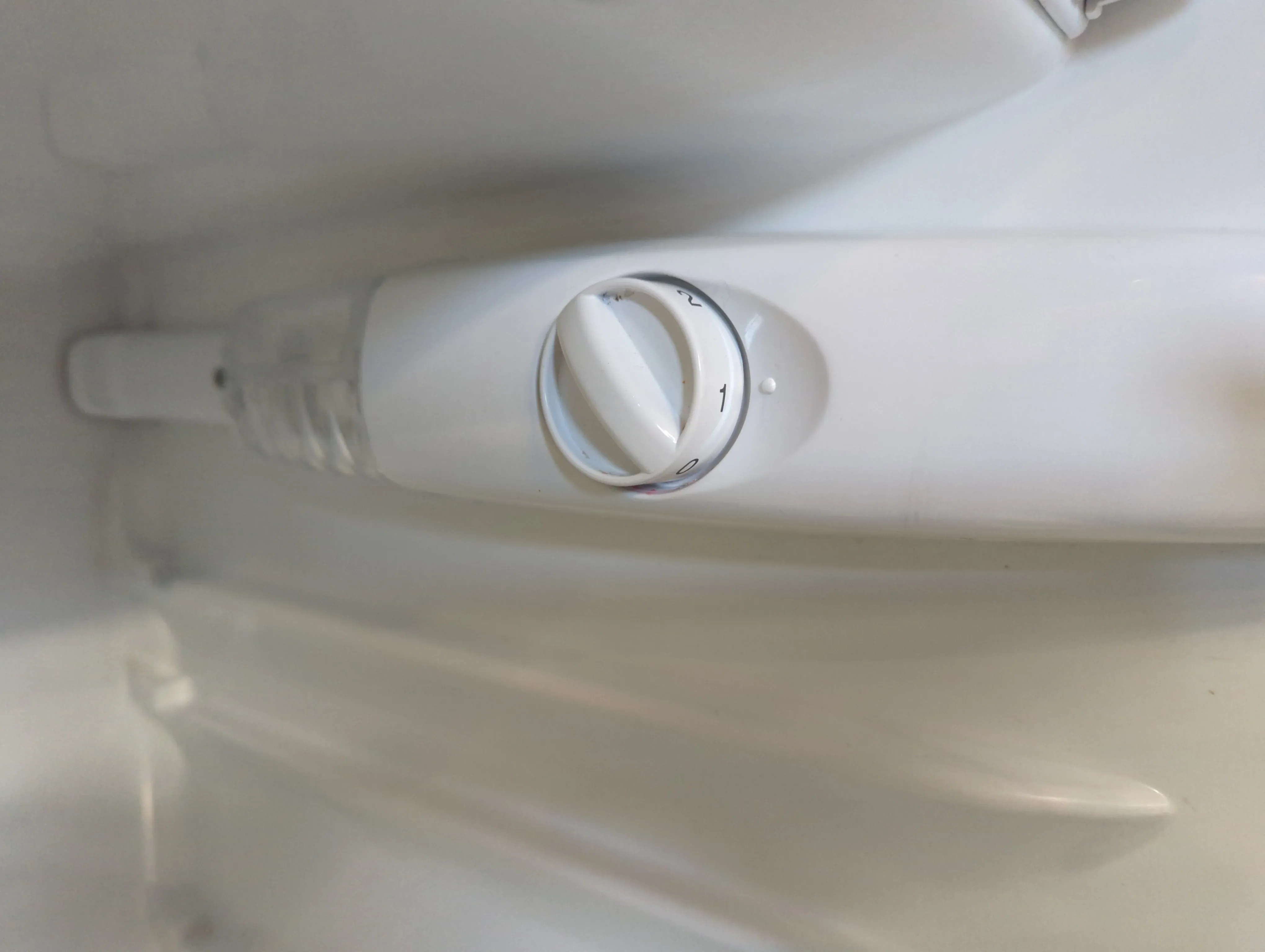 Réfrigérateur Avec Congélateur 230 L Reconditionné ELECTROLUX LRB1AF23X - Image 4